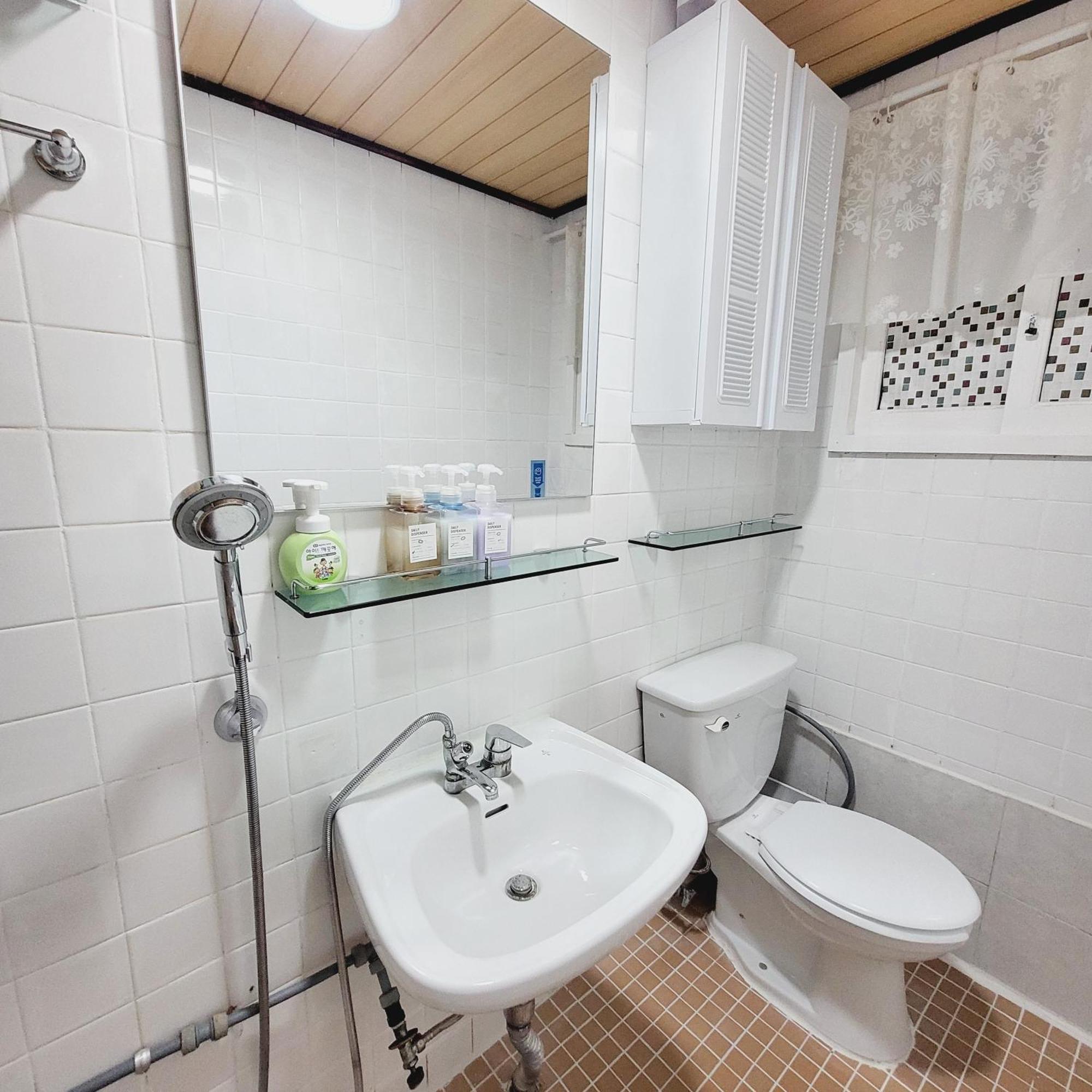 Cozy Private Home Newly Renovated #3 Сеул Экстерьер фото